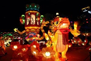 How Do Legend and Seasonal Change Combine to Make the Mid-autumn Festival?
